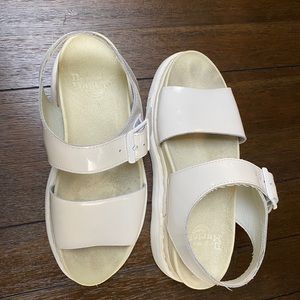 Dr Martin Romi sandals